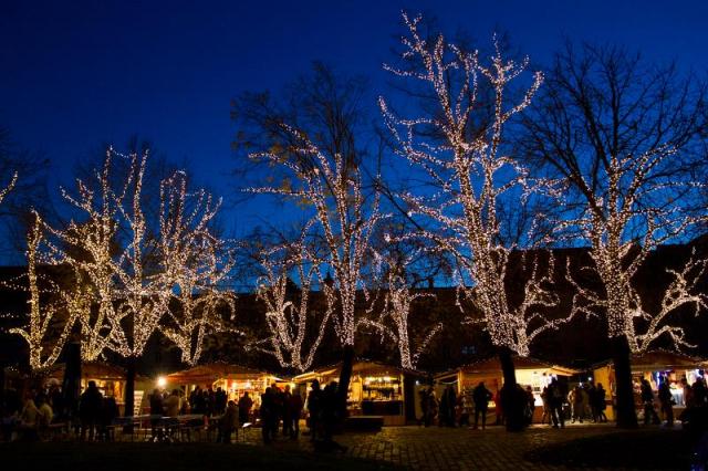 Advent Budapesten – lövétei betlehemessel