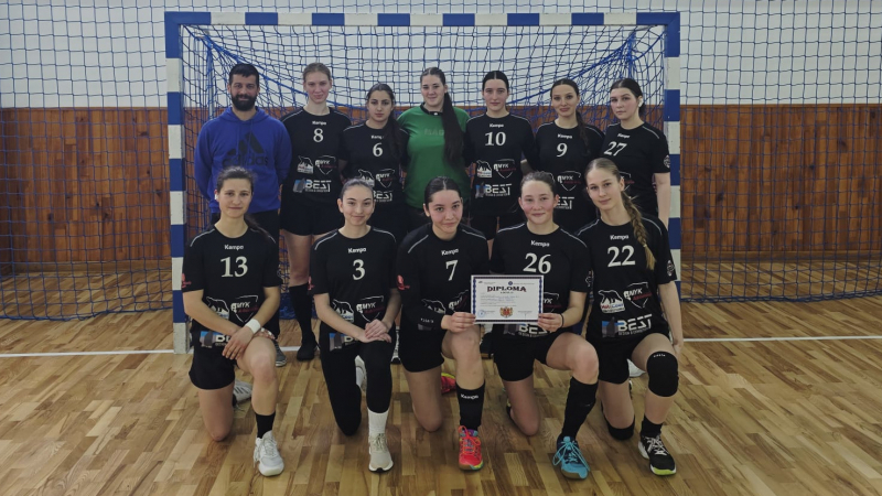 Ezüstérem a lány kézilabda zóna bajnokságon